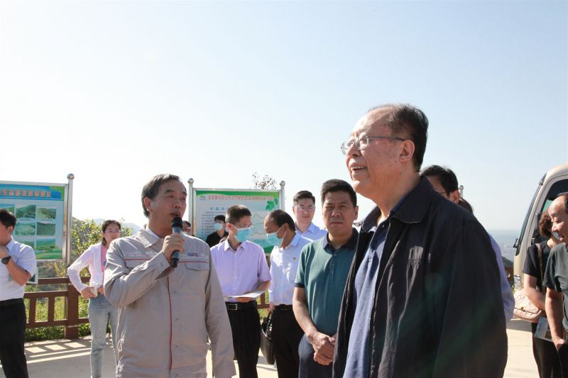 
				   
					河南省人大常委會(huì )黨組副書(shū)記、副主任馬懿一行到洛陽(yáng)黃河同力調研
				 
